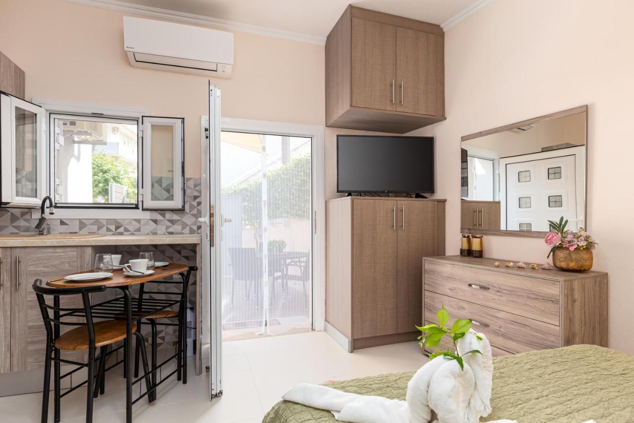 Fouki Apartments Ipsos Beach Kültér fotó